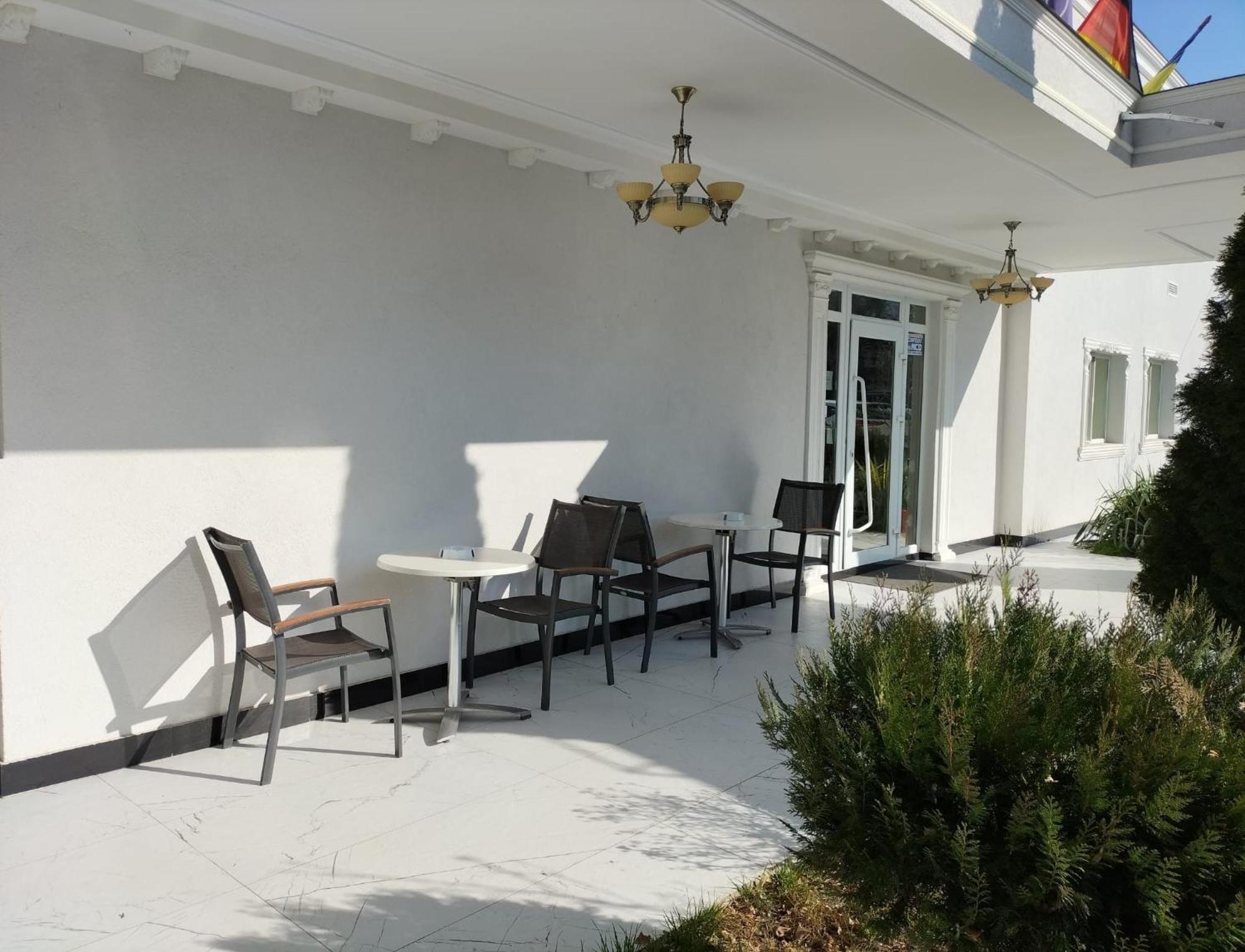 Hostel Orhideea Buzau Exterior photo